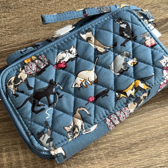 VB RFID 3 in 1 Crossbody Cats Meow NWT - Picture 7 of 9